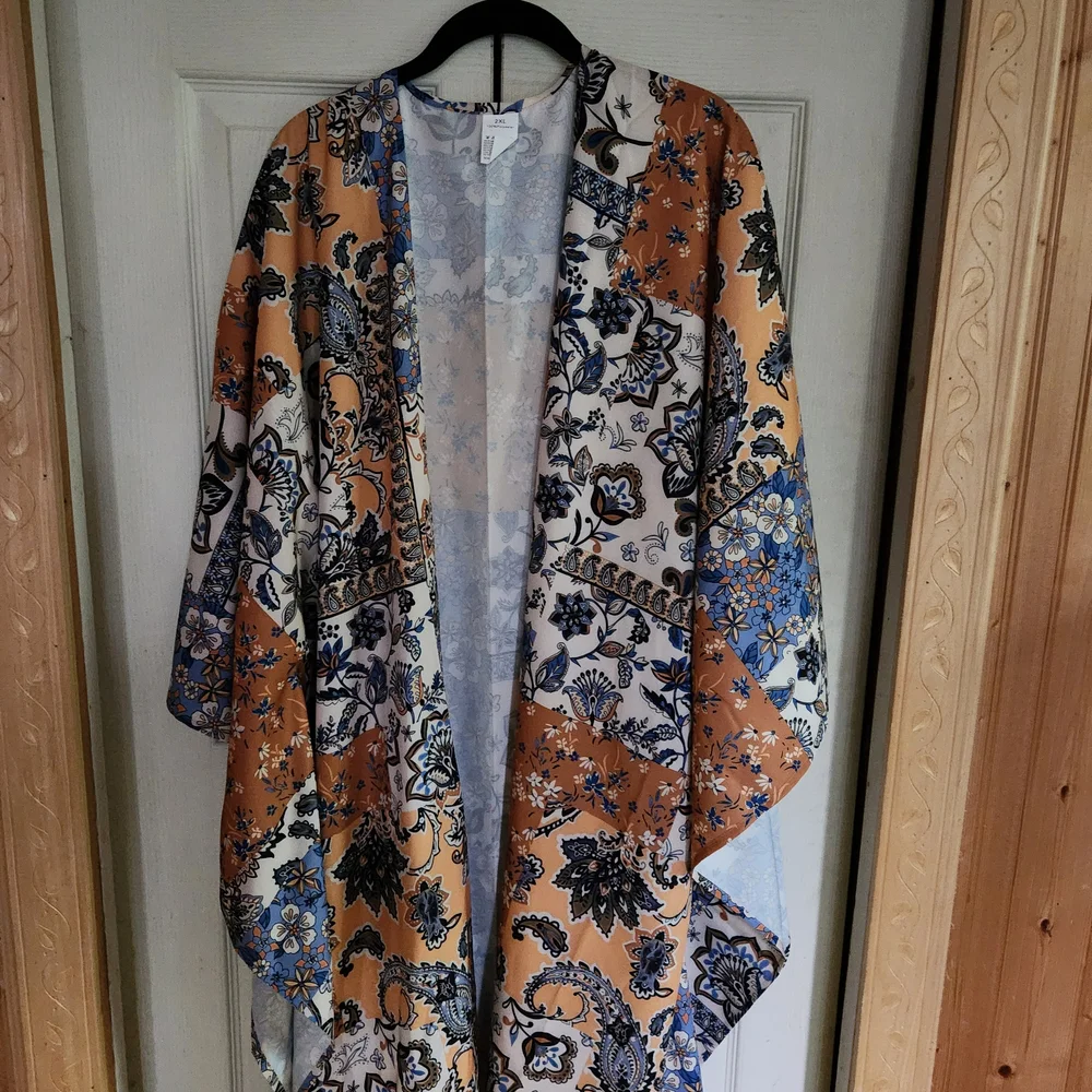 Floral Kimono with Orange and Blue Patterns - Picture 2 of 10